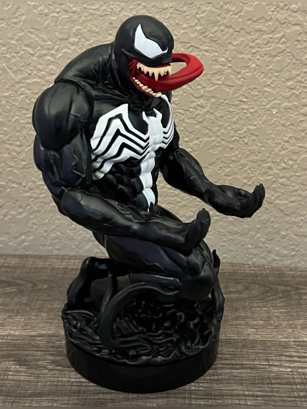 Venom Marvel Comics Cable Guy Gaming Controller Phone Holder Stand.